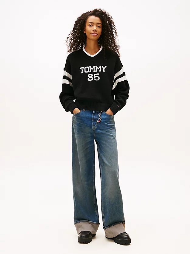Intarsia Logo V-Neck Relaxed Jumper