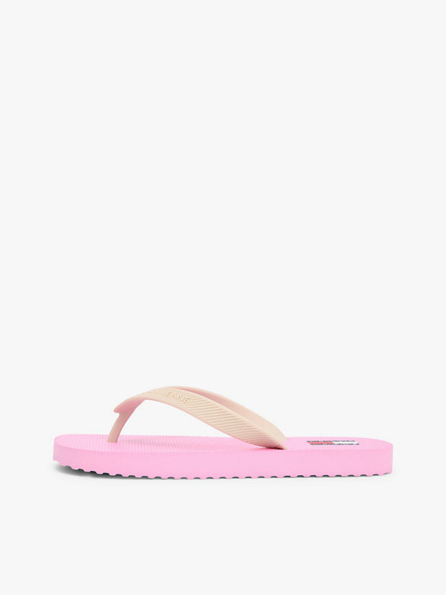 Fine Cleat Embossed Logo Flip-Flops