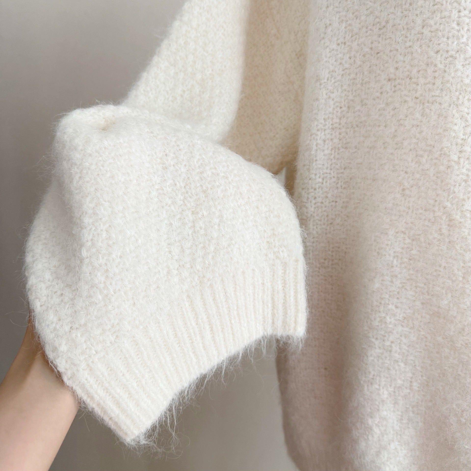 Schulterfreier weiter Pullover